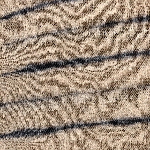 Yellow and black short sleeve - Picture 2 of 2